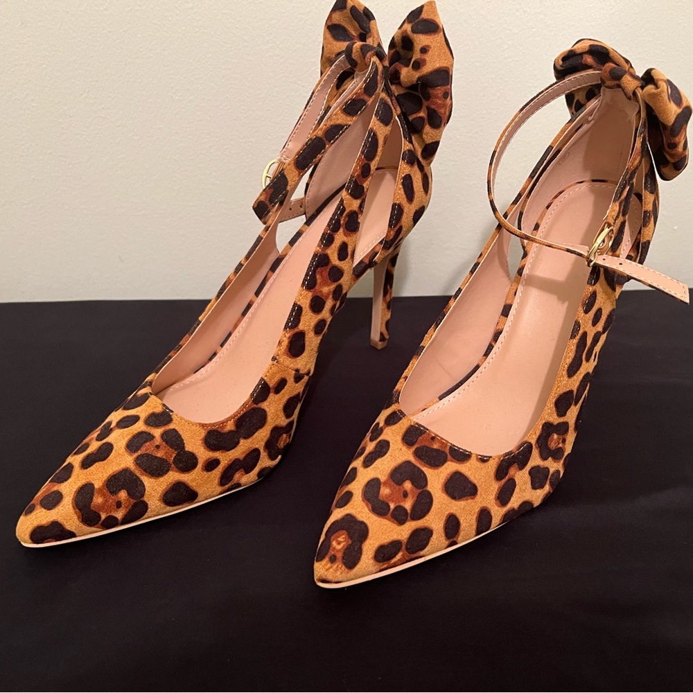 Leopard Print heels with bow and ankle strap